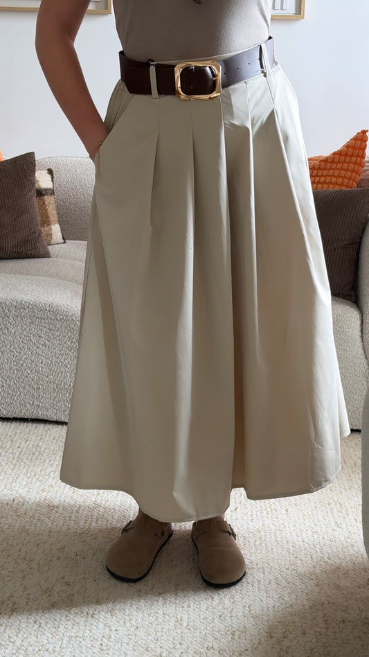 Long skirt with belt