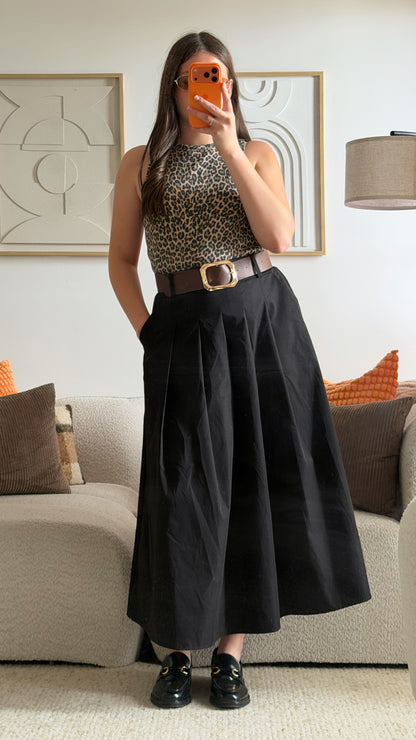 Long skirt with belt