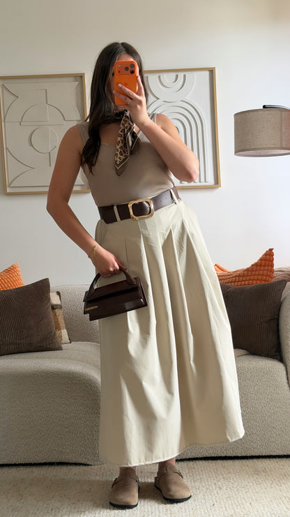 Long skirt with belt