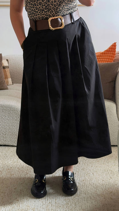 Long skirt with belt